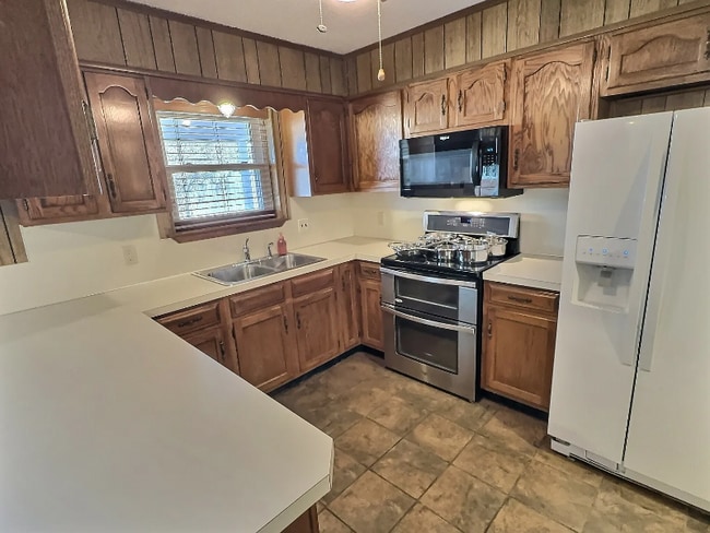 Photo - 1312 Sherry Ln