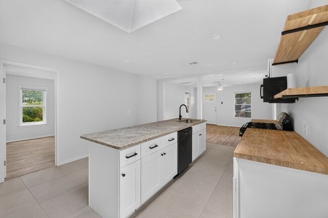 2906 Christian Dr