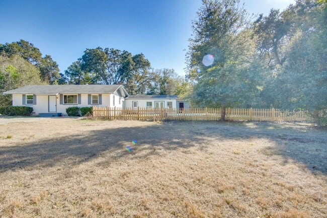 Building Photo - Stunning 4BR/2BA Pensacola Home with Private Pool, Modern Kitchen, Luxury Vinyl Flooring, Fully F...