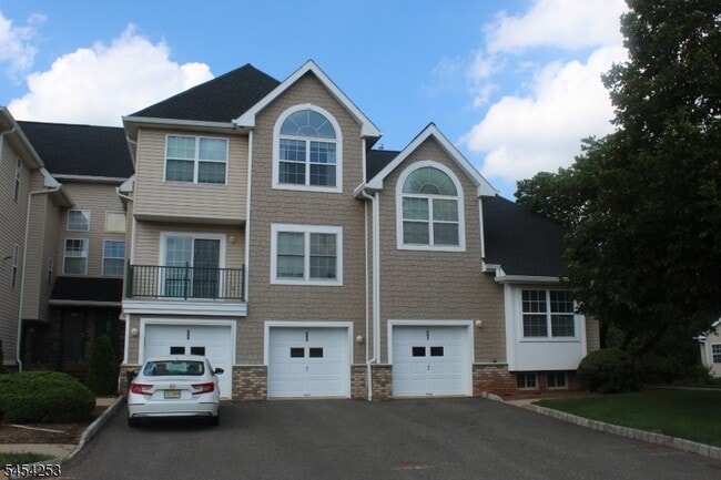 Building Photo - 202 Rip Van Dam Ct Unit 202