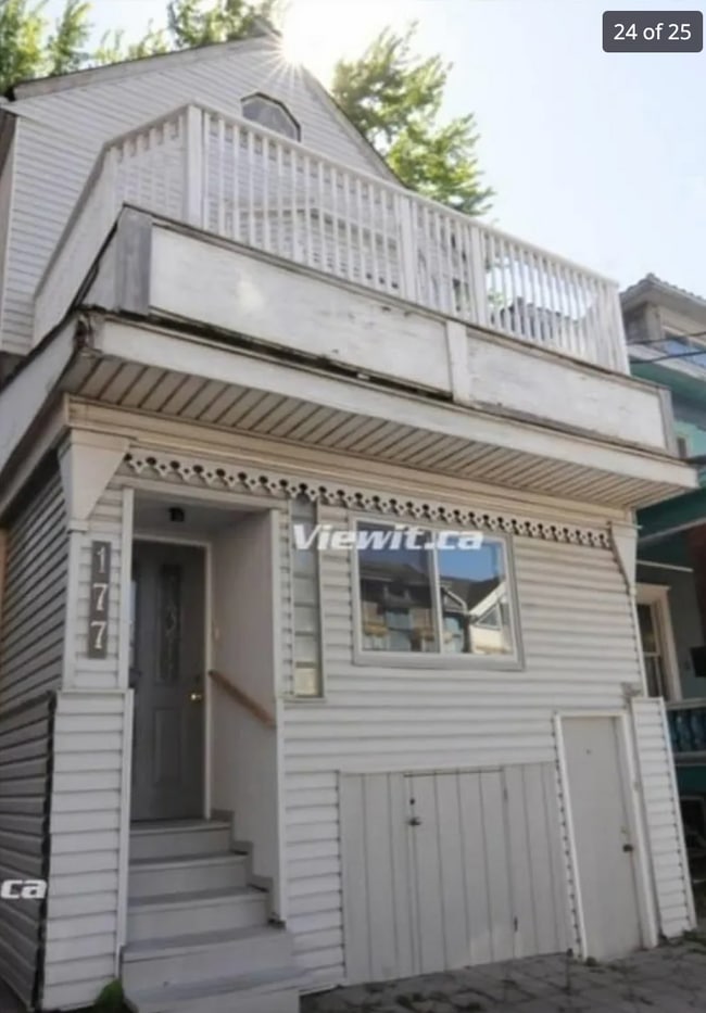 Building Photo - Bright  1 Bedroom Apartment In The Heart Of The Beaches. Unit 2