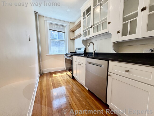 Building Photo - 13 Ellery St Unit #1