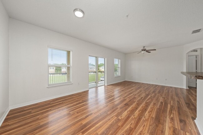 Photo - Elegant 2 bedrooms/2 bath condo located in St. Cloud with 1-Car garage