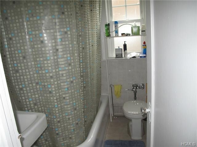 Photo - 142 Caryl Ave