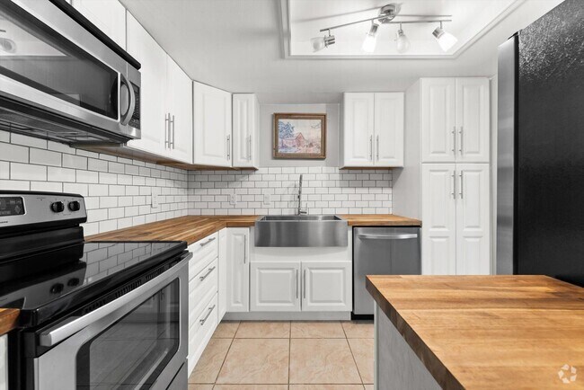 Building Photo - 1420 Lake Mango Way Rental