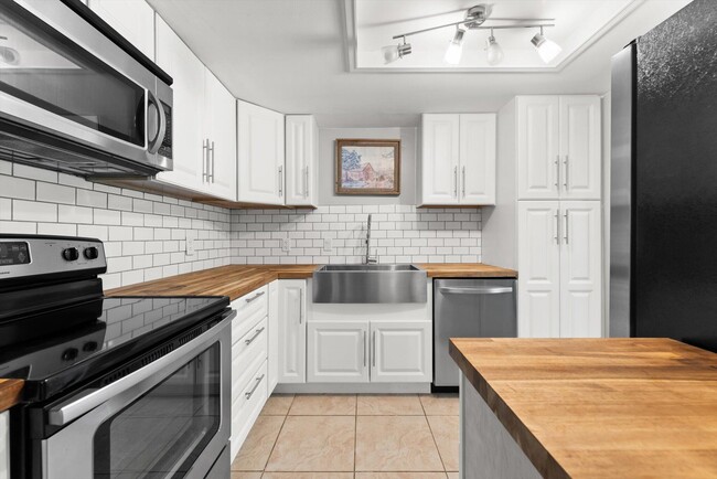Photo - 1420 Lake Mango Way Townhome