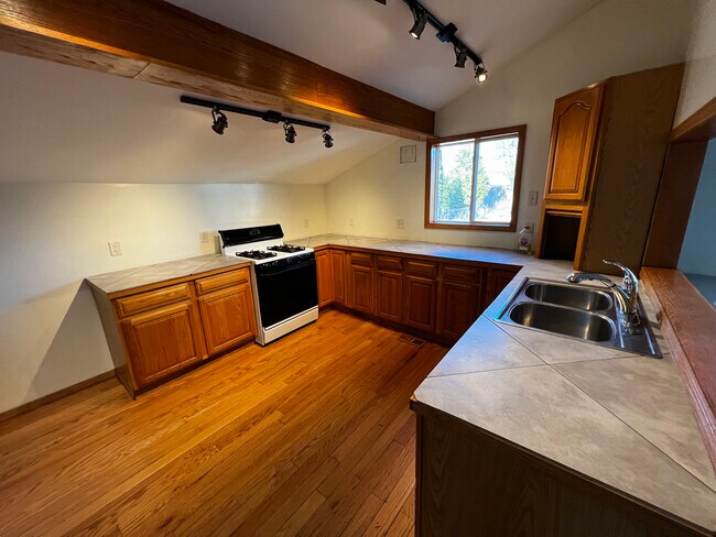 Kitchen - 134 Fisher St