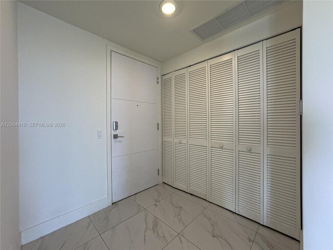 Photo - 2000 Metropica Wy Unit 2009