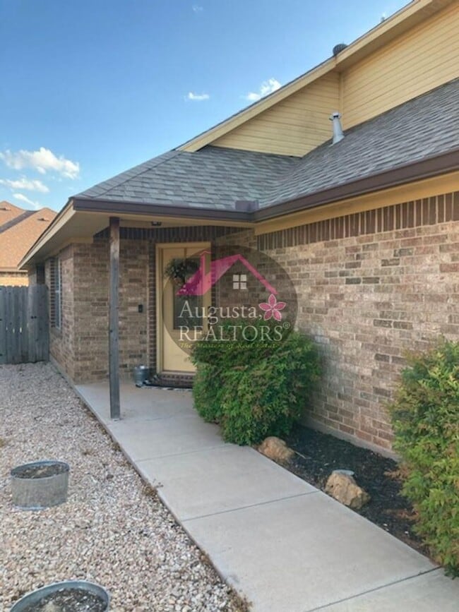 Building Photo - Beautiful Duplex in Tuscola!