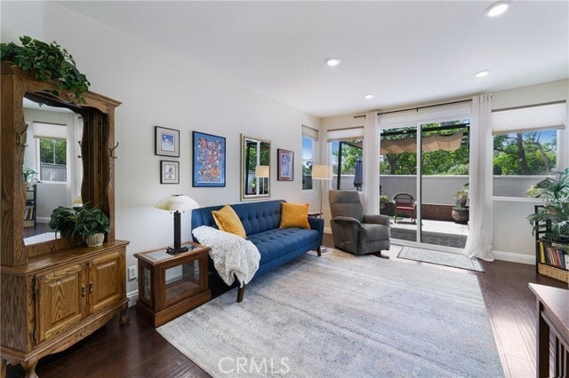 Photo - 2 Vía Entrada