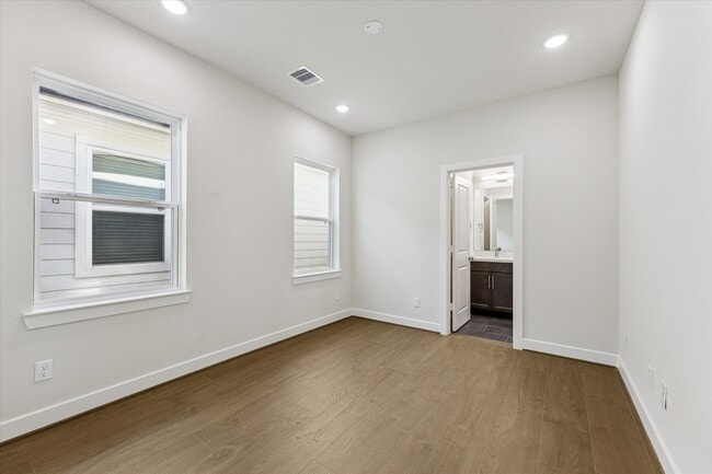 Building Photo - 410 N Stiles St