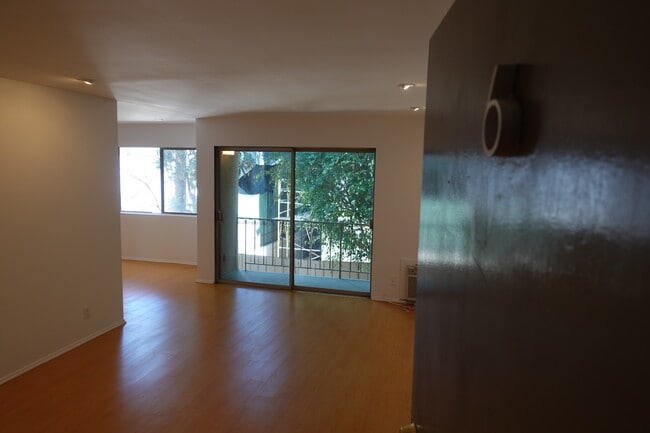 Building Photo - 546 N Flores St Unit 6 Rental