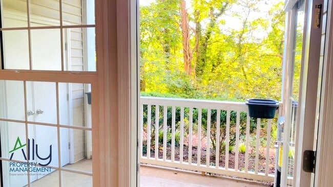 Building Photo - 270 Riverbend Dr Unit Apt 1B