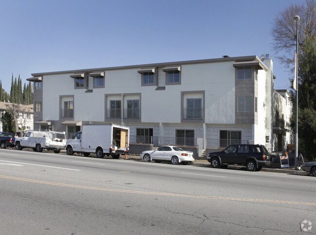 (AN/TI/YO:A) 5056 Laurel Canyon Blvd