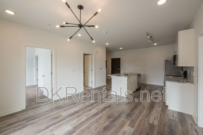 Photo - 525 Parkway Dr NE