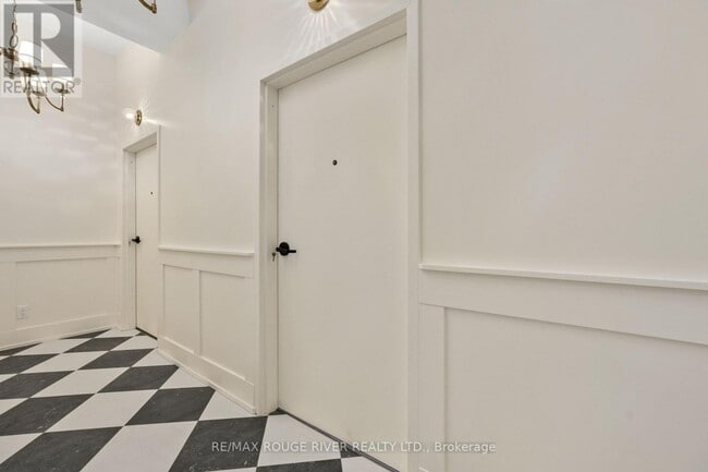 Photo - 29 A King St W