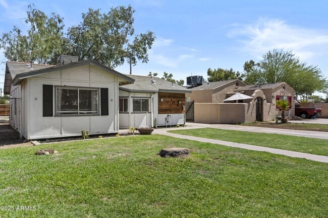 Photo - 1534 E Culver St