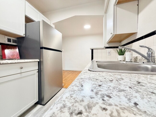 Photo - 6339-6339 Sutherland Ave Unit 6337-1F