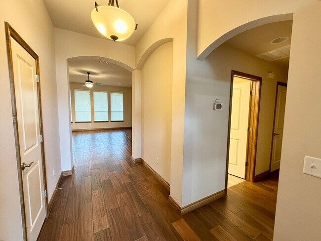 Photo - 706 Sedona Dr