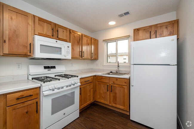 2BR, 1BA - 800SF - Kitchen