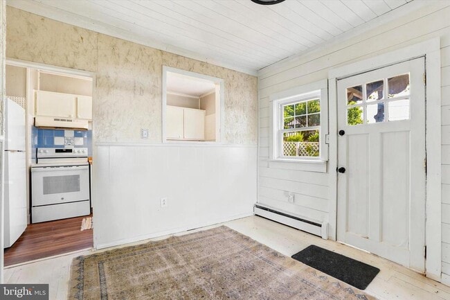 Photo - 7015 Riverview Ave