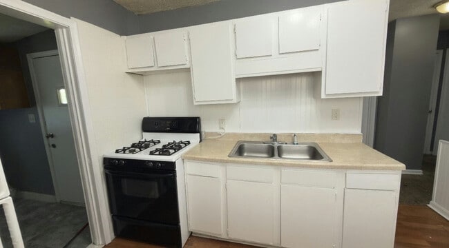 Photo - 14469 Hendricks Ave