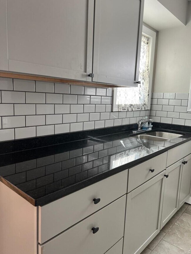 Photo - 438-155 155th St