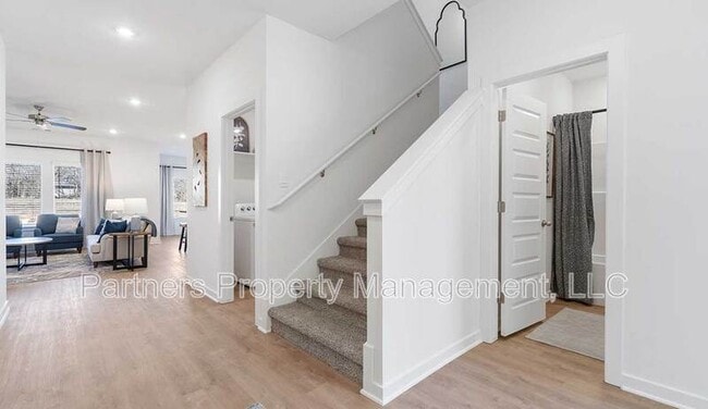 Photo - 1918 Larkspur St