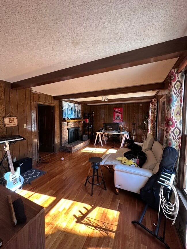 Photo - 929 Autumnwood Ln