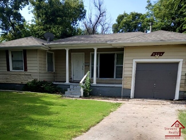 Building Photo - 2204 NW Denver Ave Rental