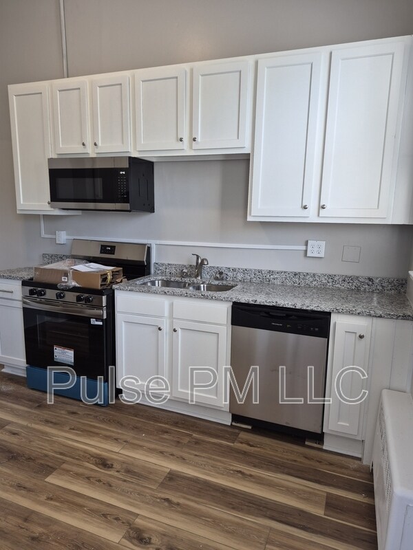 Photo - 638-640 6th Avenue - 638-2