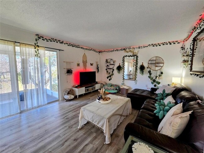 Photo - 633 Silver Pass Unit B