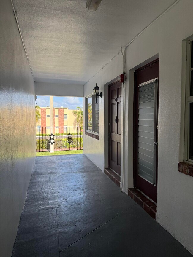 Photo - 1150 Atlantic Shores Blvd Unidad 611