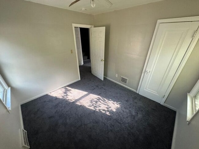 Photo - Beautiful 3 bedroom Bungalow with Garage