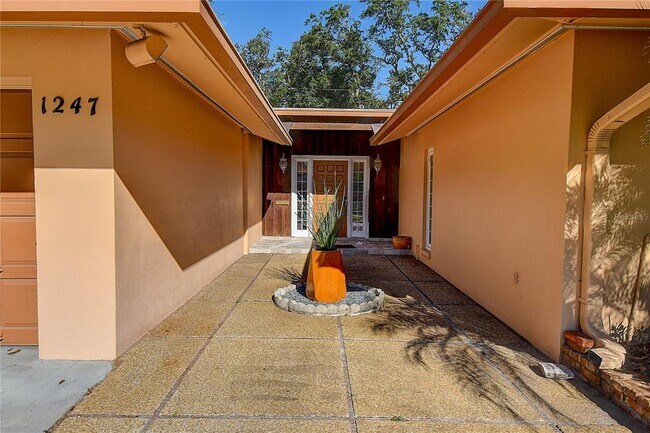 Photo - 1247 Monticello Blvd N