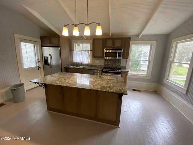 Photo - 215 Versailles Blvd