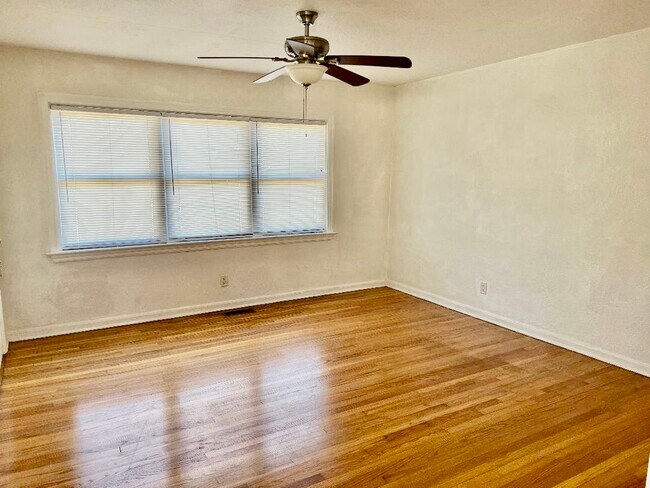 Photo - 604 N Kentucky Ave