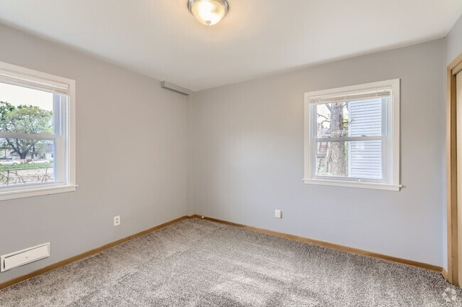 Building Photo - Anoka Duplex Rental