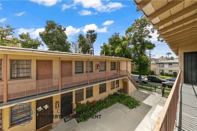 Photo - 608 W. Hyde Park Blvd.