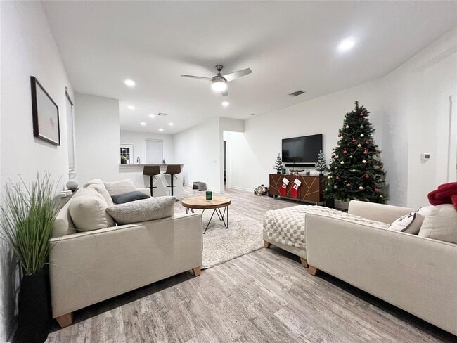 Photo - 2307 Langdale Ln