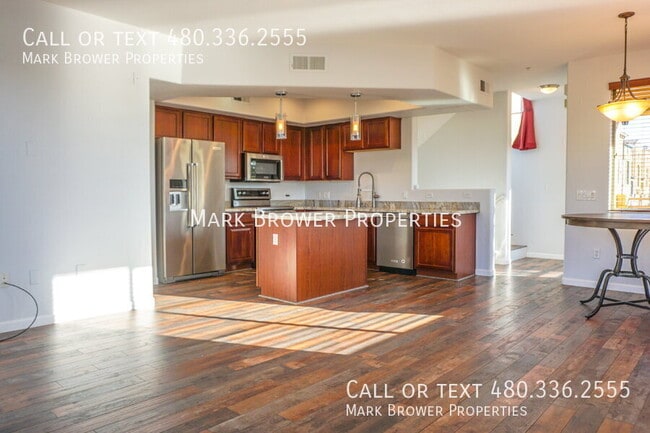 Photo - 2402 E 5th St