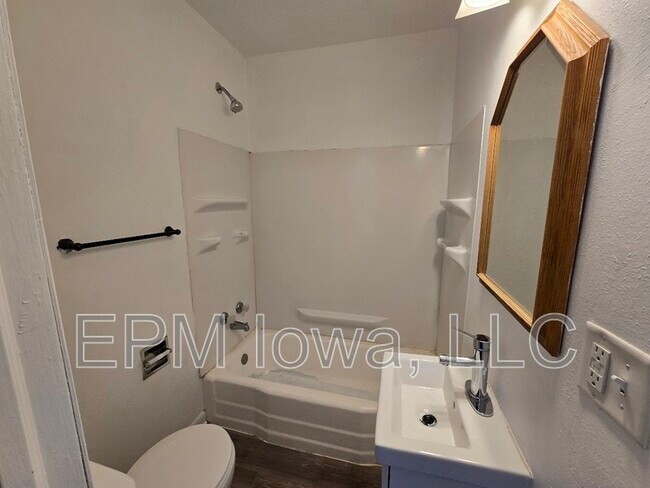 Photo - 1754 Locke Ave