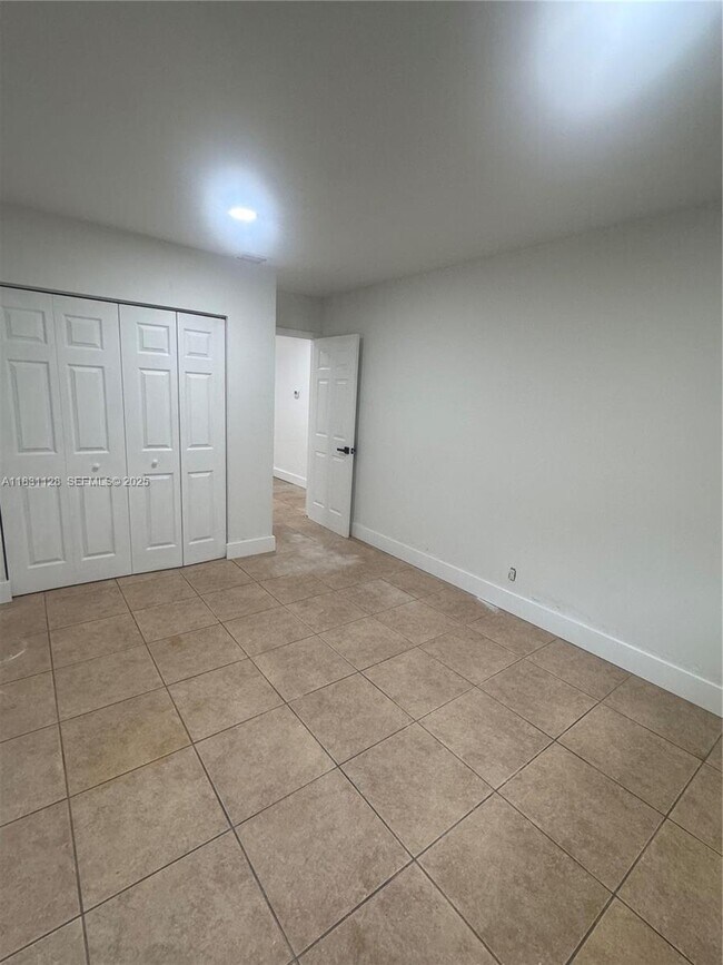 Photo - 221 NE 40th St Unit 2