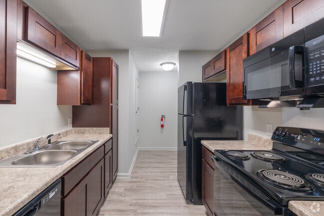 2BR, 1BA - 996SF - Kitchen