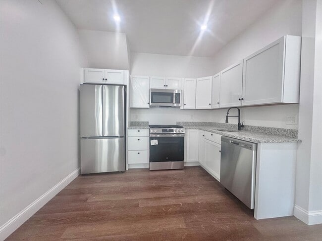 Building Photo - 36 Brookledge St Unit 2R Rental