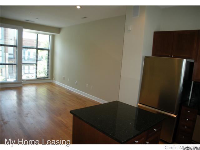 Photo - 651 E 10th St