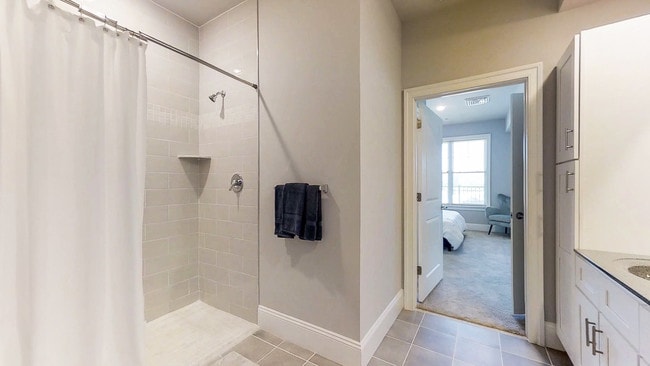 Clydesdale Master Bath - Plaza Grande at Garden State Park