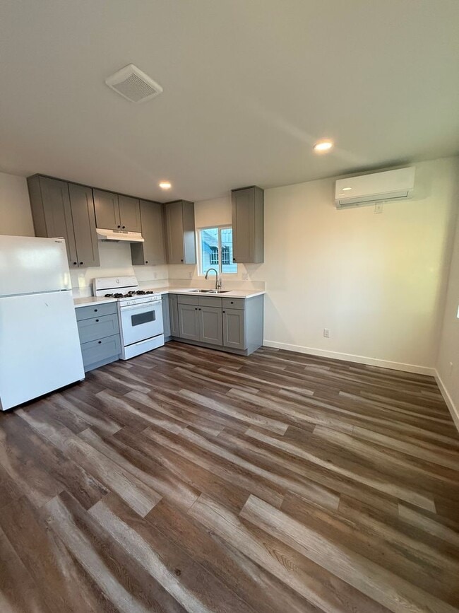 700 E 50th St