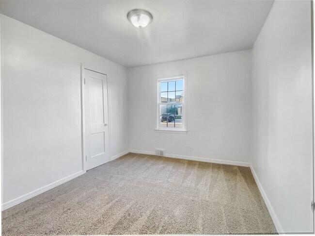 Photo - 01730 - Averill135-137 Unit 234 S Union