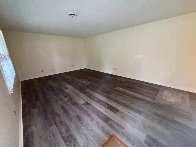 Photo - Lone Oak House